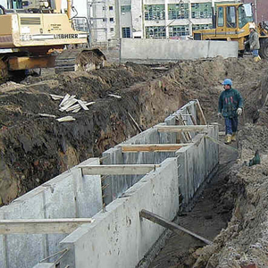 1 Teil Bauvorgang Aushub Schlitzwand 1 Part Buildingprocess Excavation Slottetwall